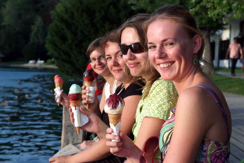 96-斯洛維尼亞-布萊德湖-冰淇淋美人