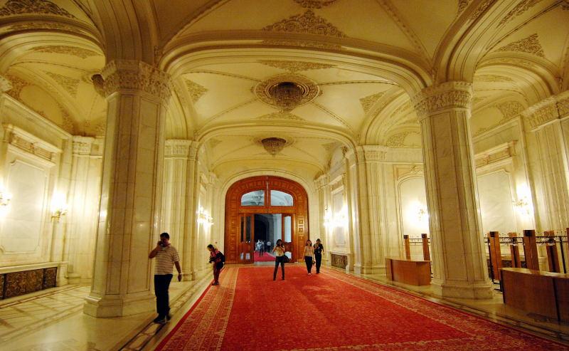 242-人民宮殿-紅地毯走道.JPG