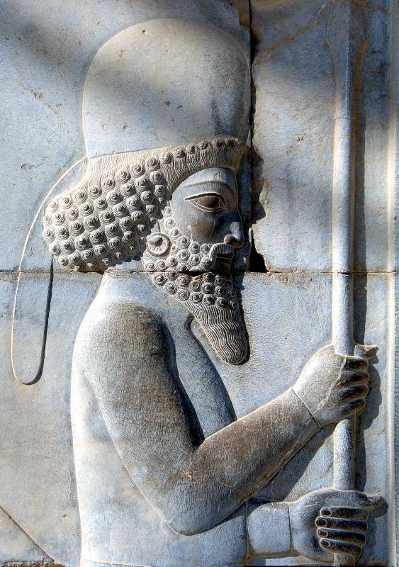 2547-波斯波利斯-大流士阿帕達納宮殿-戰士雕像.JPG