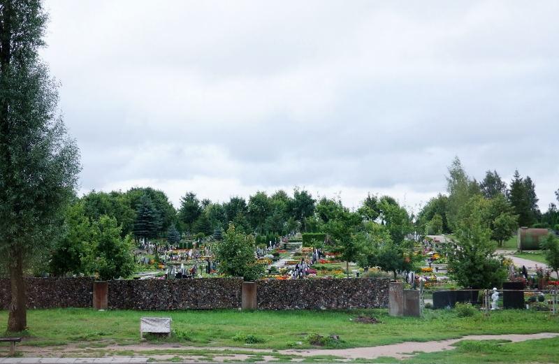 3984-車拍-立陶宛-墓地.JPG