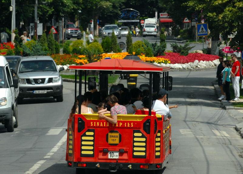 836-喀爾巴阡山-小鎮景觀-觀光用造型巴士.JPG