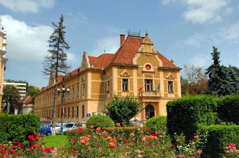 1530-布拉索夫旅館附近的經典建築物.JPG