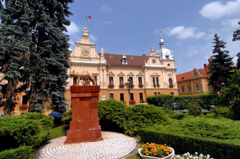 1537-布拉索夫旅館附近的經典建築物.JPG