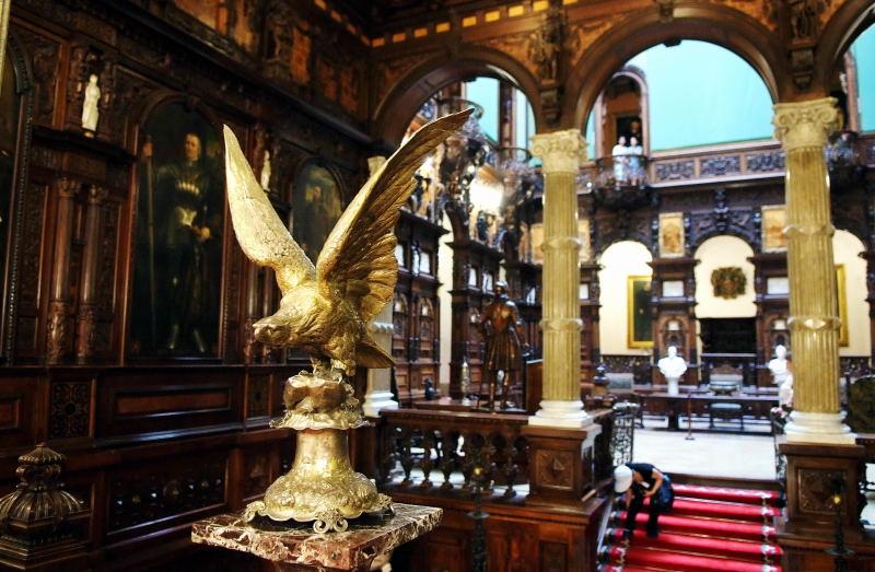 2522-佩雷斯城堡-內廳裝飾-銅製老鷹.JPG