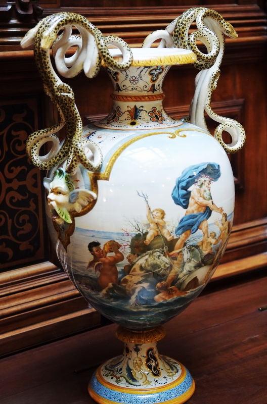 2534-佩雷斯城堡-內廳裝飾-瓷器花瓶.JPG