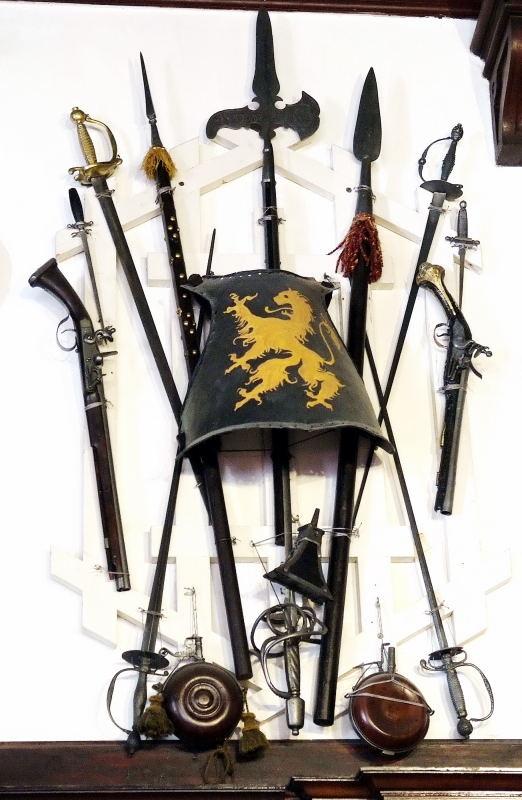 2538-佩雷斯城堡-內廳裝飾-中世紀兵器.JPG