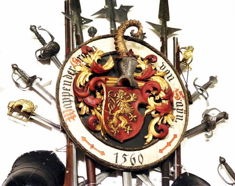 2539-佩雷斯城堡-內廳裝飾-中世紀兵器.JPG