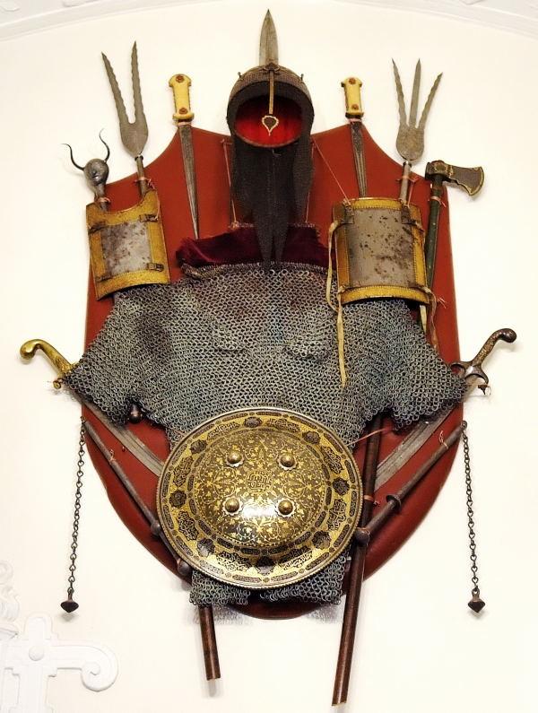 2543-佩雷斯城堡-內廳裝飾-中世紀兵器.JPG