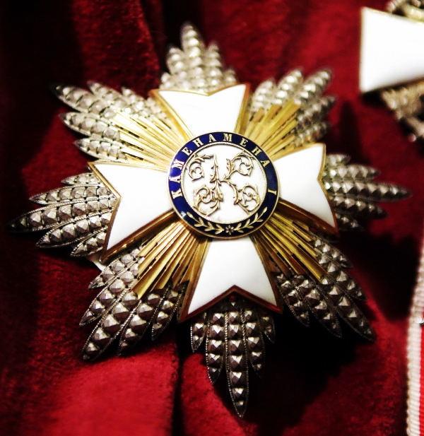 2549-佩雷斯城堡-內廳裝飾-勳章.JPG