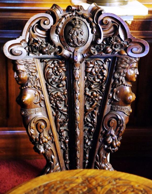 2566-佩雷斯城堡-內廳裝飾-皇冠椅.JPG
