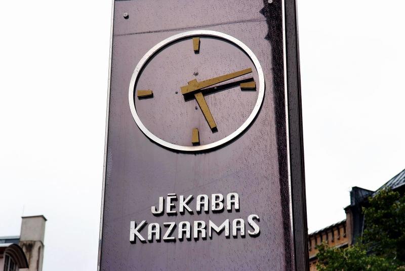 3594-里加-戰爭博物館前的時鐘.JPG