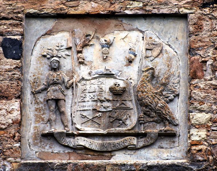 3736新加爾中世紀城堡-城門盾牌.JPG