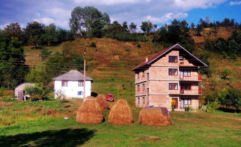 6274-科索沃往黑山國-黑山的農村景觀.JPG