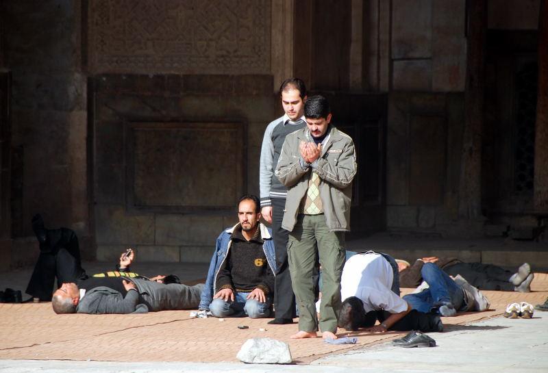 4026--伊斯法罕-星期五清真寺-祈禱的人