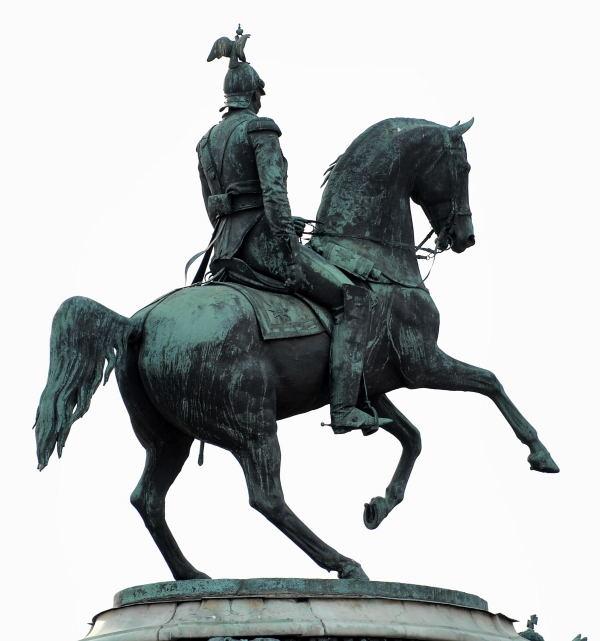 1511-以薩克廣場-騎馬銅像.JPG