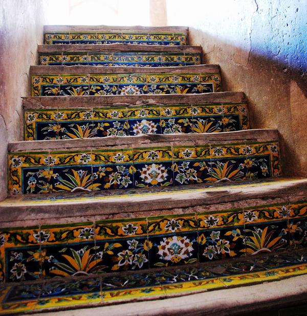4813-伊斯法罕-阿歷喀普宮殿-木製樓梯.JPG