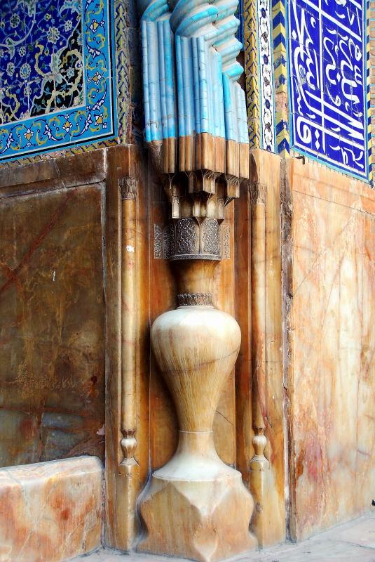 4901-伊斯法罕-伊瑪目清真寺-大門的大理石雕花.JPG
