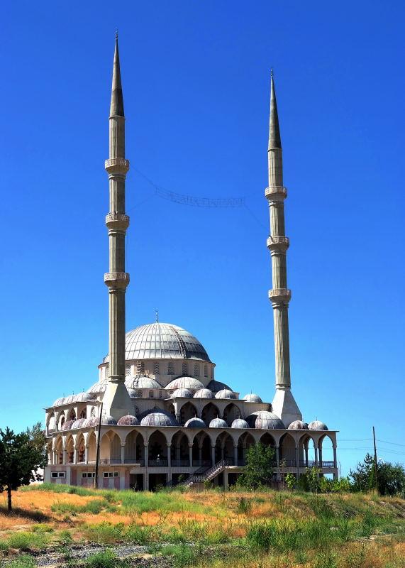 2178-東土耳其-梵貓養殖中心旁的清真寺.JPG