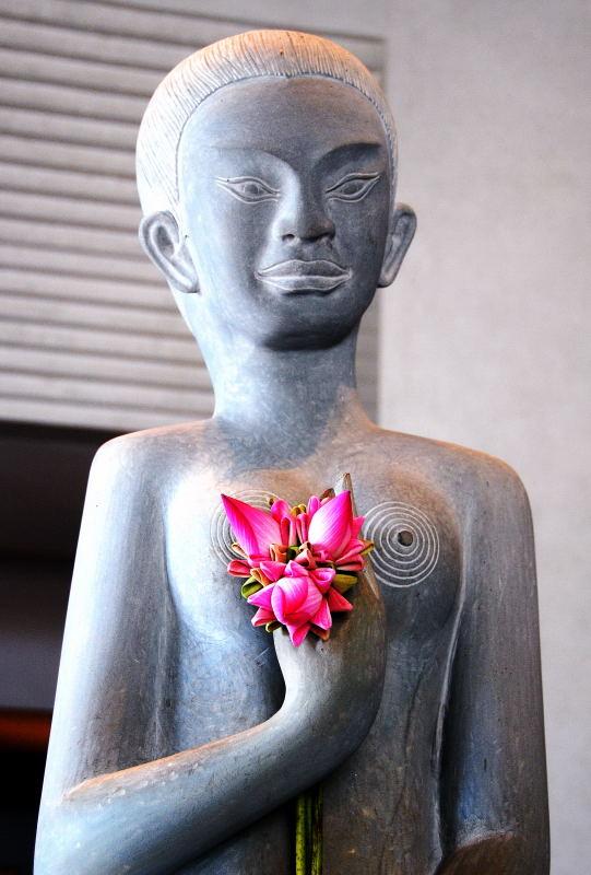 5261-和平飯店-高棉美女雕像