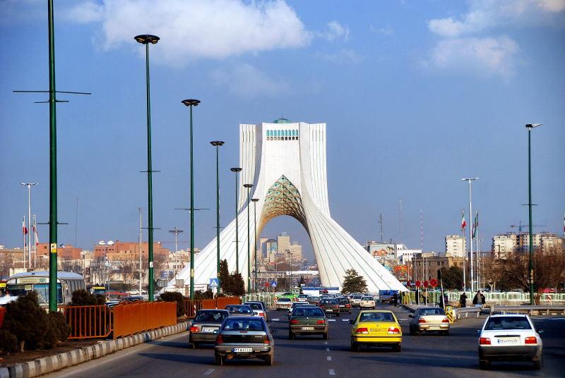 8142-車拍-德黑蘭2501年紀念碑.JPG