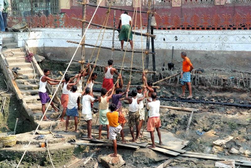 0840-加爾各達-耆納教寺廟-修水池的勞工