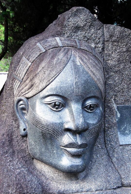 081-廬山溫泉-原住民雕像