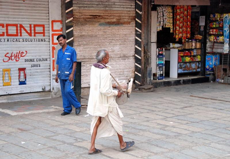 1058-孟買-走路的攤販