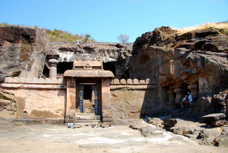 2003-愛羅拉石窟-32洞門口-耆那教