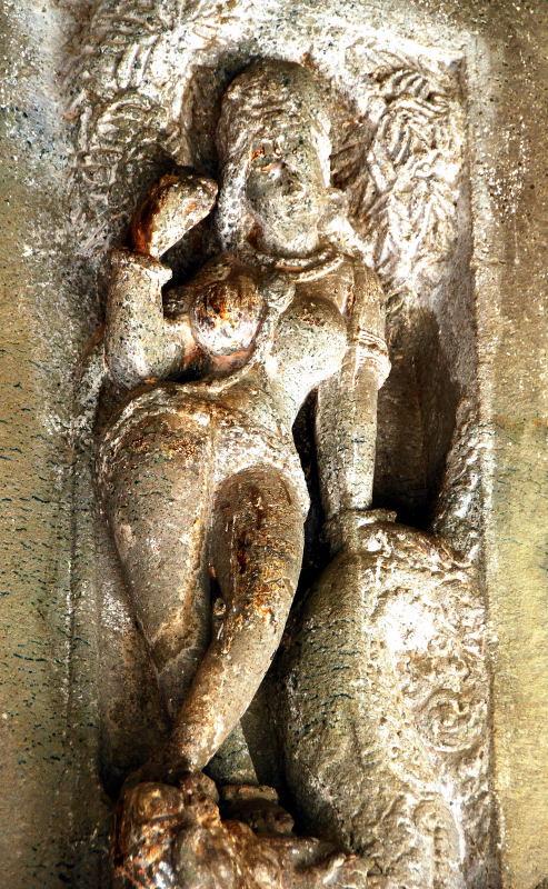3043-阿姜塔石窟-16號洞窟門口雕飾.JPG