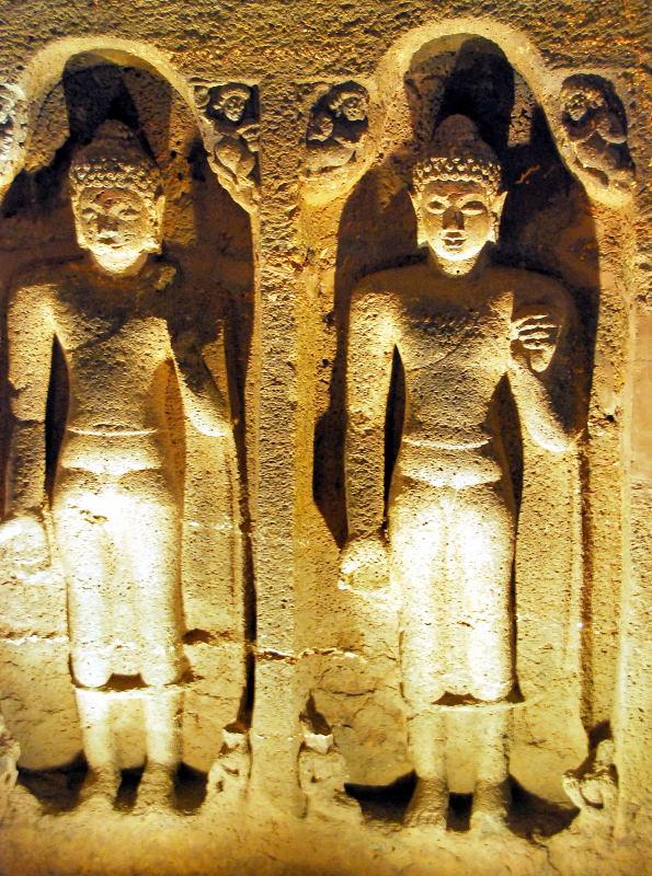 3184-阿姜塔石窟-26號洞窟室內牆壁雕像.JPG