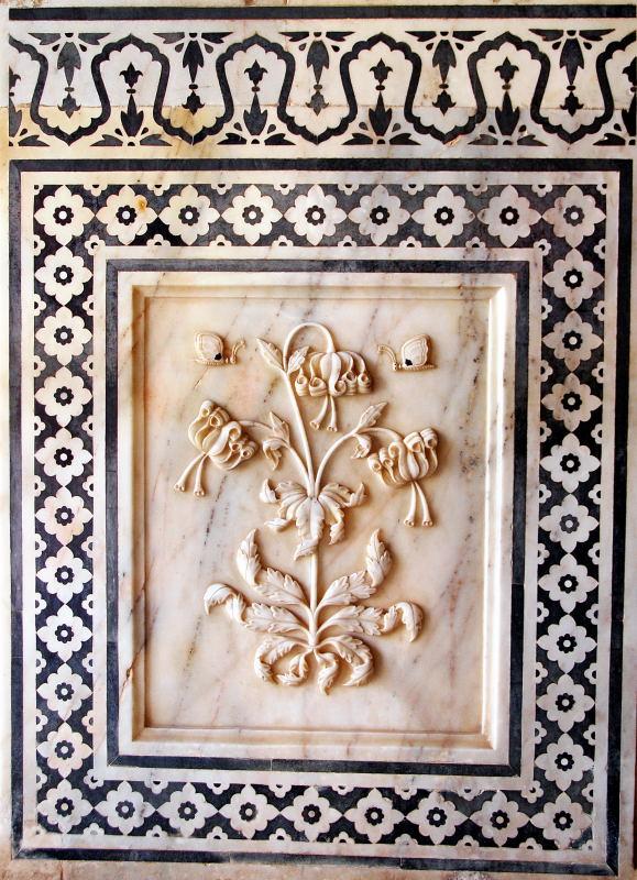 4676-琥珀堡-勝利廳的拱型廊柱碁石雕花