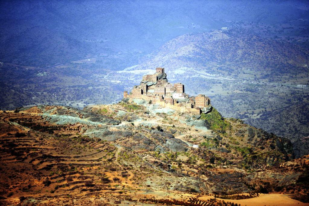 3444-往薩那的路上-壯觀的城堡.JPG
