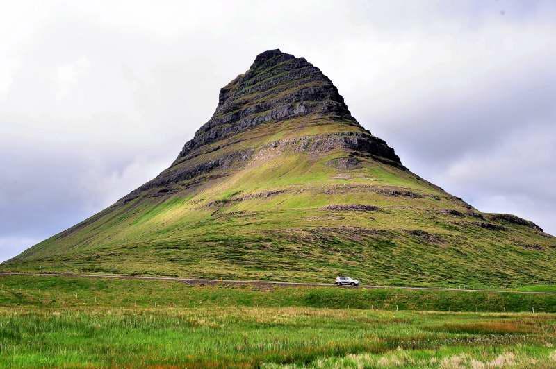 754-教堂山瀑布-冰島