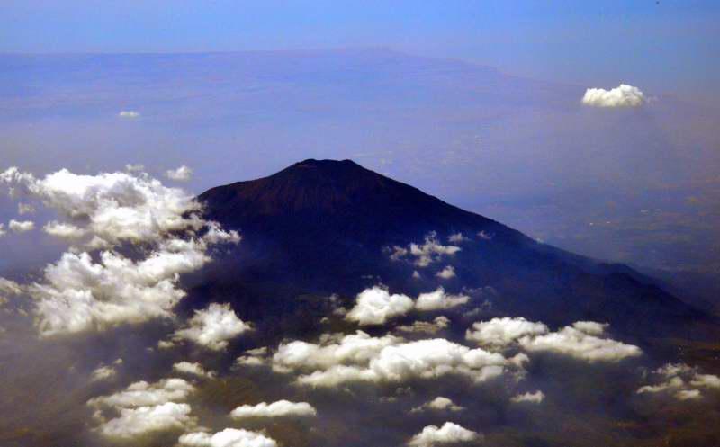 320-日惹附近的火山