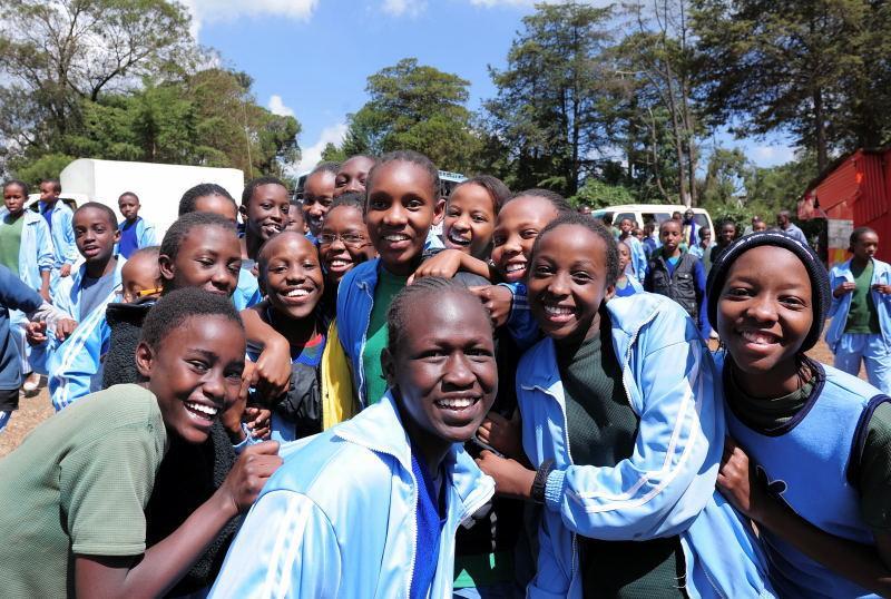 95-肯亞-湯姆森瀑布的學生