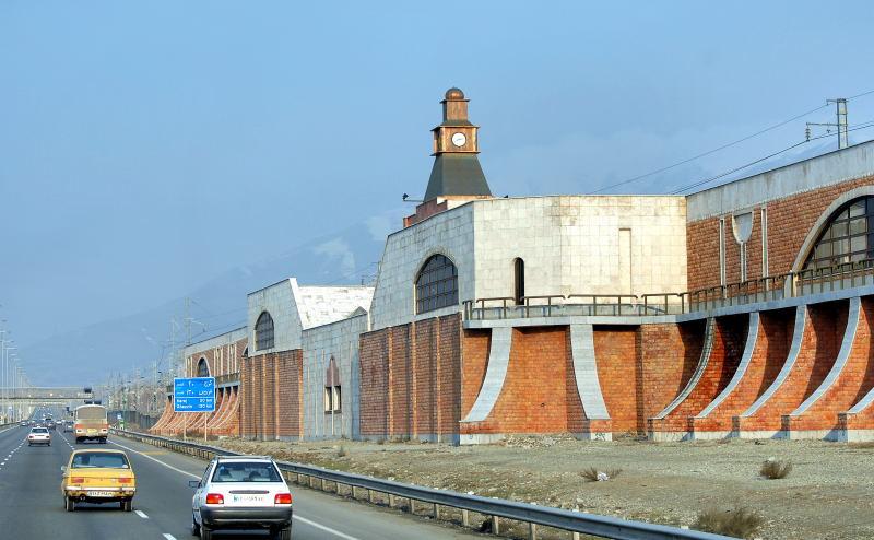 0022-車拍-德黑蘭-高速公路旁.鐵路車站