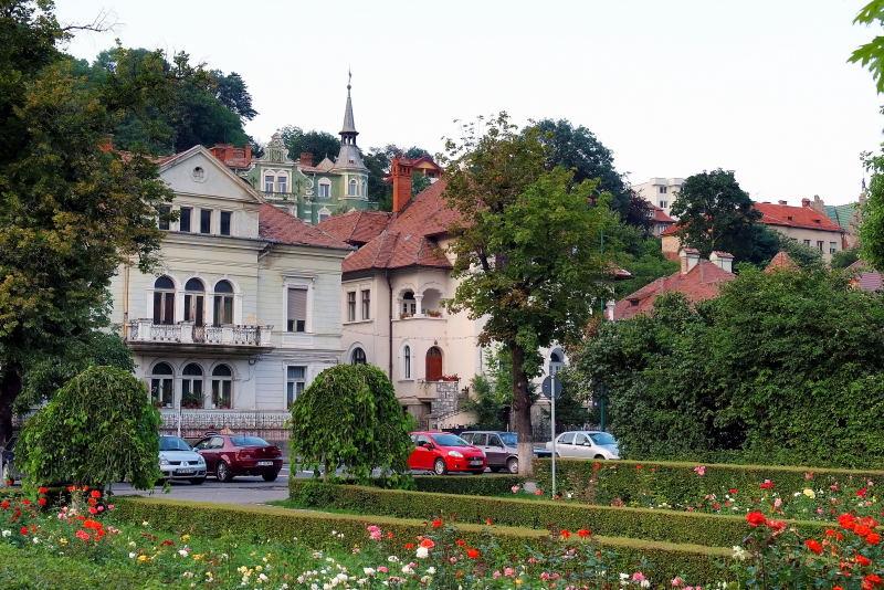 1494-布拉索夫旅館對面的小公園.JPG