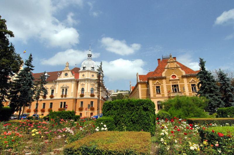 1528-布拉索夫旅館附近的經典建築物.JPG