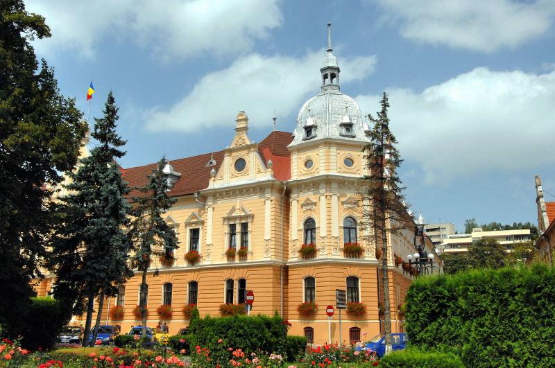 1532-布拉索夫旅館附近的經典建築物.JPG