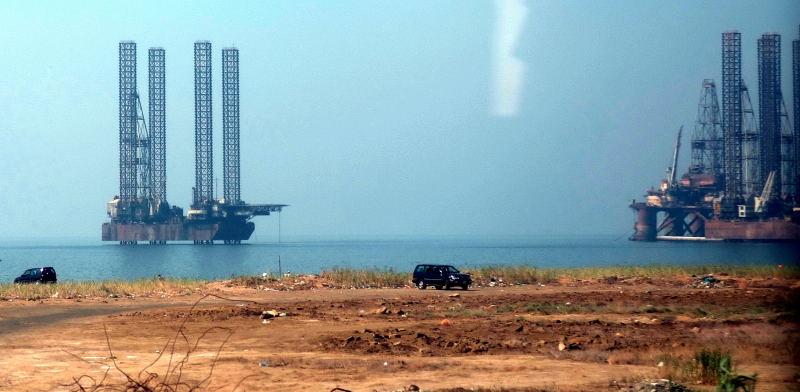7811-亞塞拜然-裡海的鑽油平台