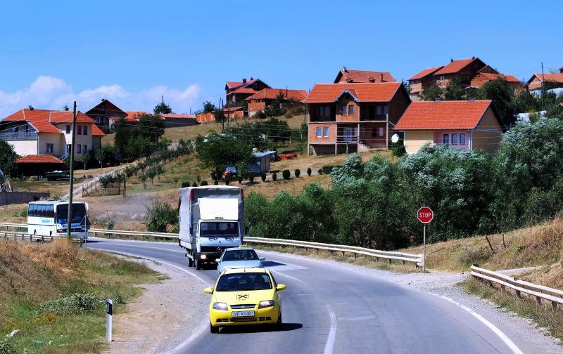 6194-科索沃往黑山國-科索沃郊區.JPG