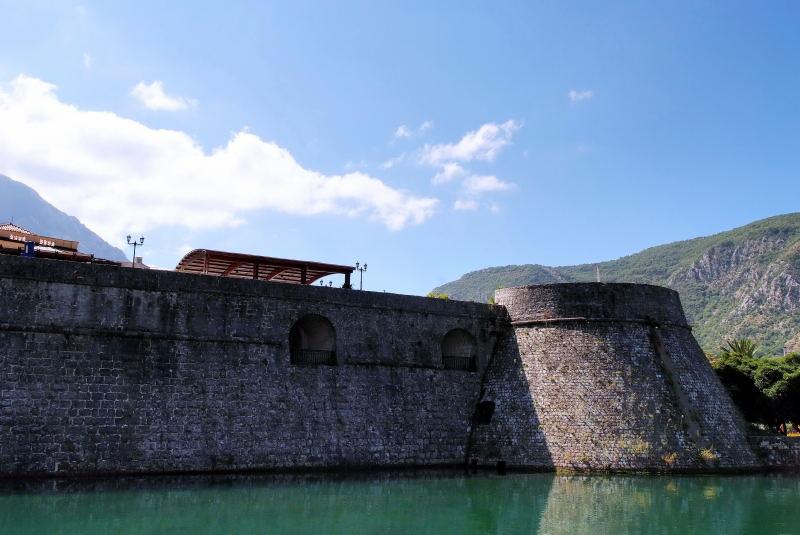 6710-黑山-柯托爾-舊城牆與護城河.JPG