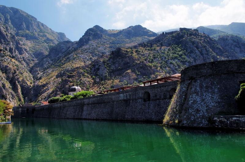 6714-黑山-柯托爾-舊城牆與護城河.JPG
