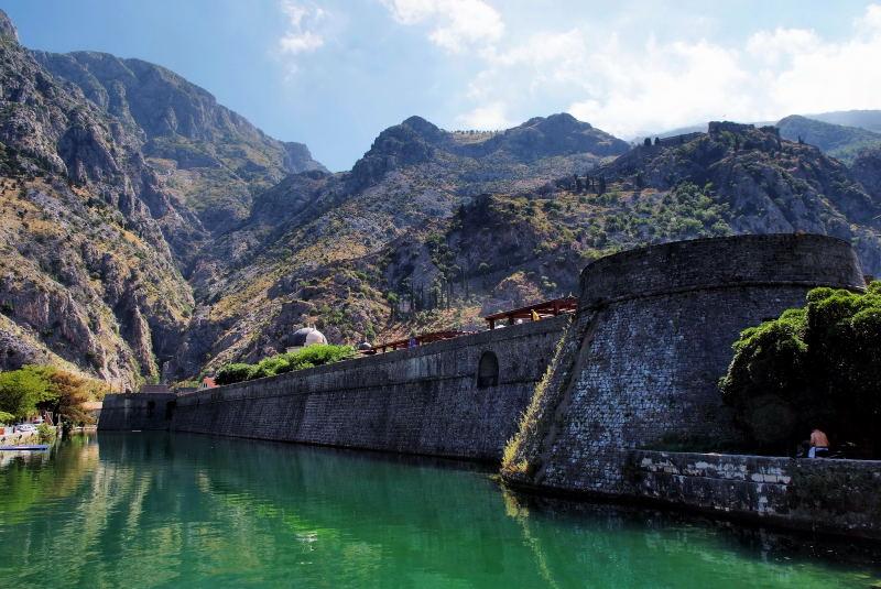6716-黑山-柯托爾-舊城牆與護城河.JPG