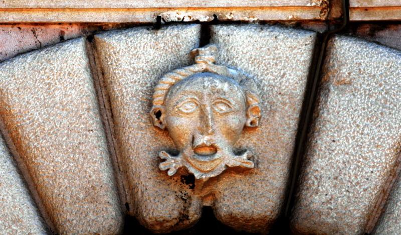 6745-黑山-柯托爾-舊城牆的雕飾品特寫.JPG
