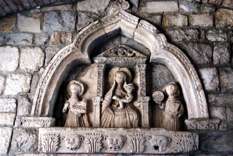 6746-黑山-柯托爾-舊城牆的雕飾品特寫.JPG
