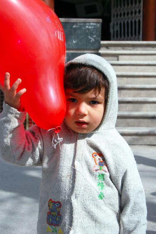 4248-伊斯法罕-拿氣球的小朋友.JPG