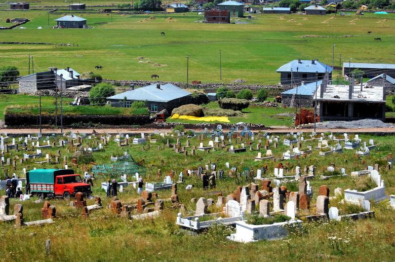 1579-東土耳其-多烏貝雅奇特-村落的墓園