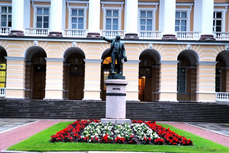 1831-聖彼得堡-斯莫爾尼宮學院-列寧銅像.JPG