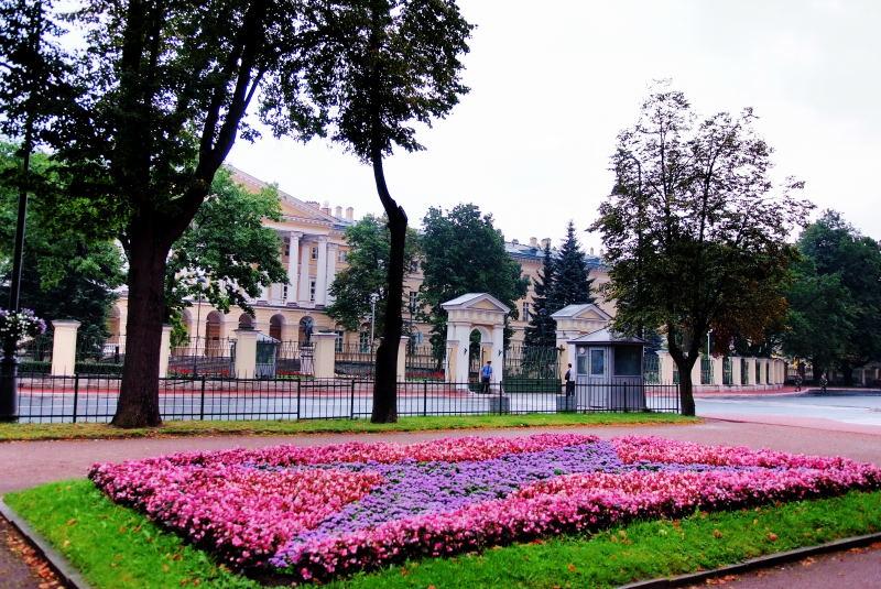 1833-聖彼得堡-斯莫爾尼宮學院-前方花圃.JPG